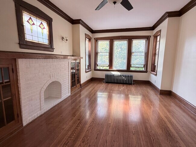 Building Photo - 2855 N Ridgeway Ave