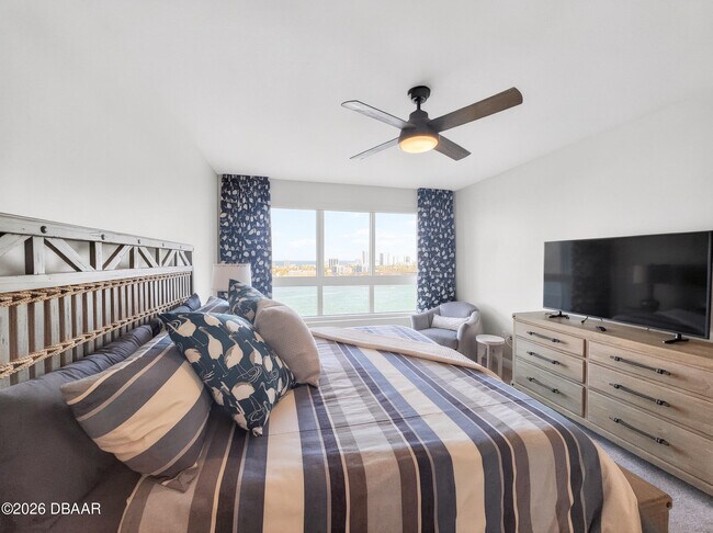 Building Photo - 231 Riverside Dr