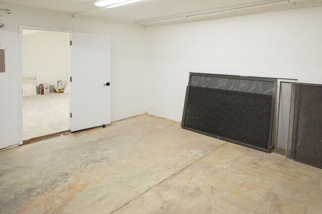 Building Photo - Gorgeous 3bd/2ba Townhouse, complete interior renovation, Modern upgrades, Community Pool -FOUNDA...