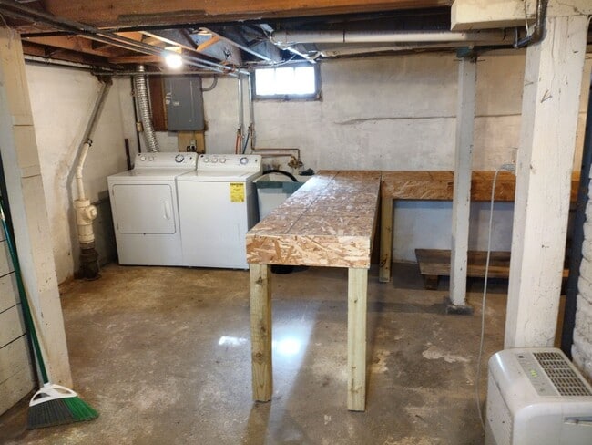 Washer/ dryer - 1837 Sheridan St