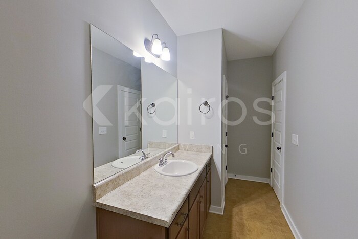 Building Photo - 433 White Oak Cir