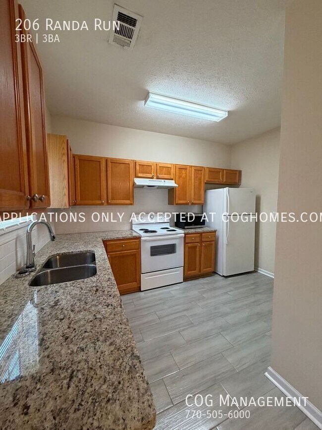 Building Photo - 206 Randa Run