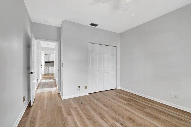 Building Photo - 3947 Redondo Way