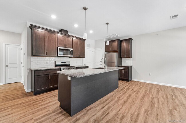 Building Photo - 226 Tower Ridge Cir
