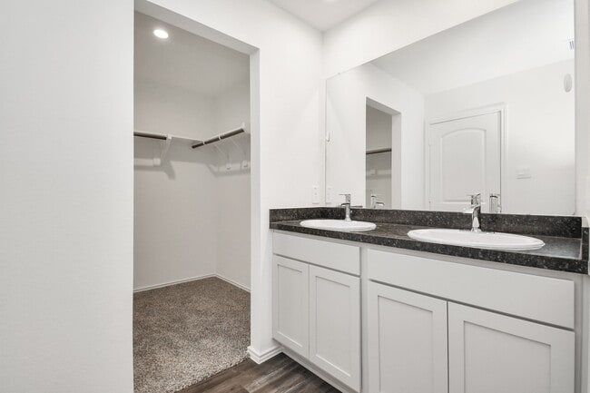 Building Photo - 5315 Castlebury Meadows Dr