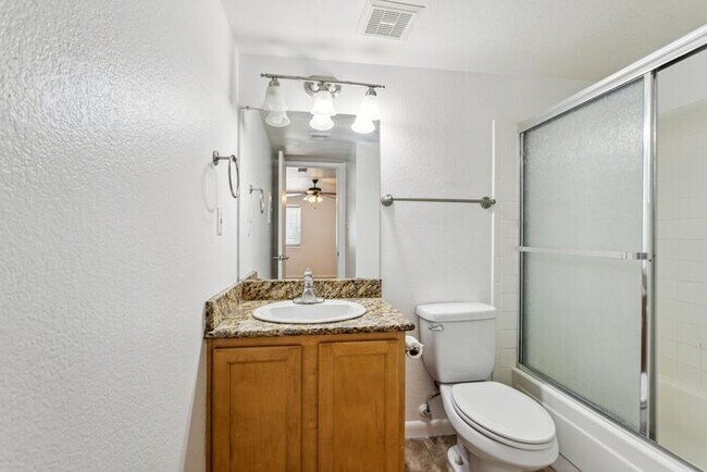Building Photo - Prime poolside corner 2 bedroom 2 bath con...