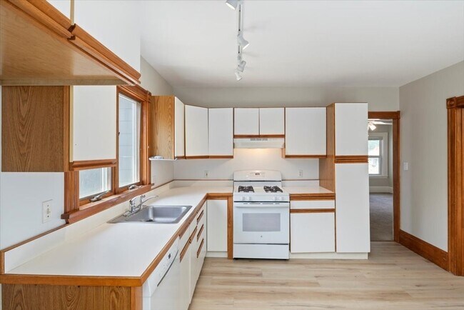 Building Photo - 40 Whitehall St