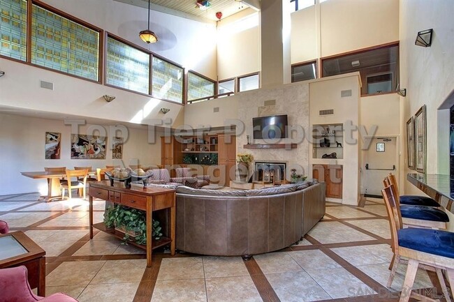 Building Photo - ***Light and Airy 1 Bed / 1 Bath Condo in ...