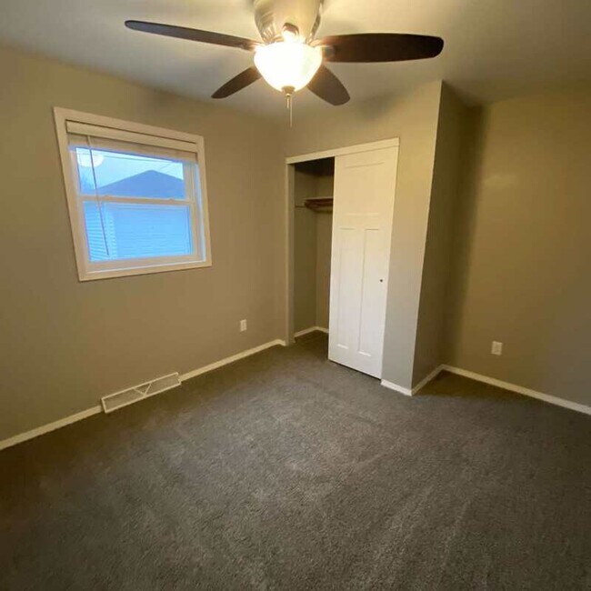 Building Photo - 15 Woodmere Ct