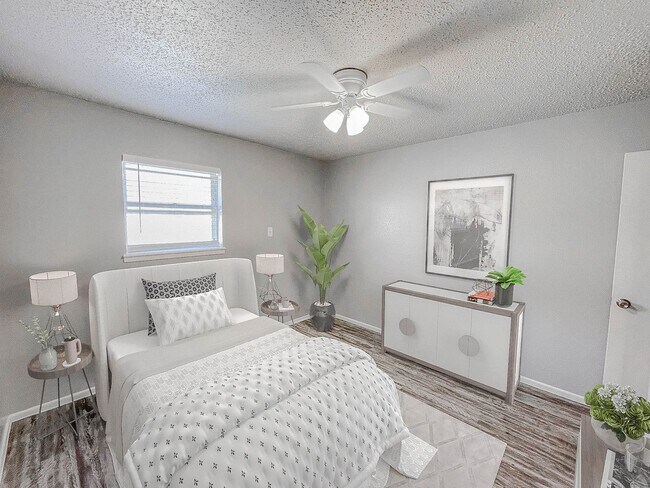 Building Photo - Remodeled units AVAILABLE NOW! Leasing fast!!!