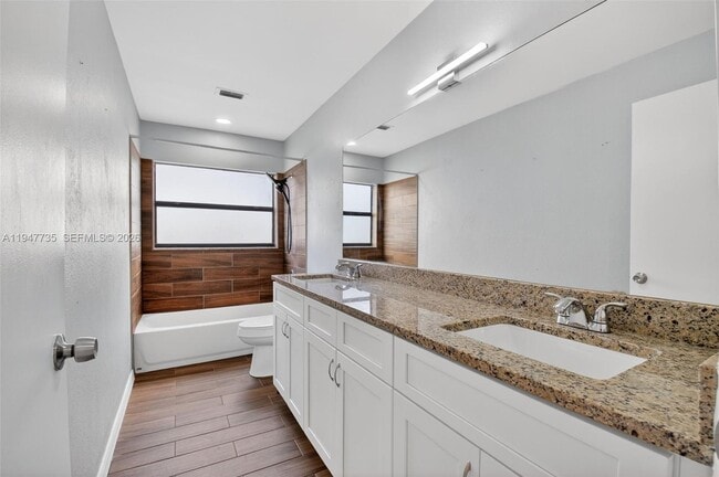 Building Photo - 6043 Sunberry Cir