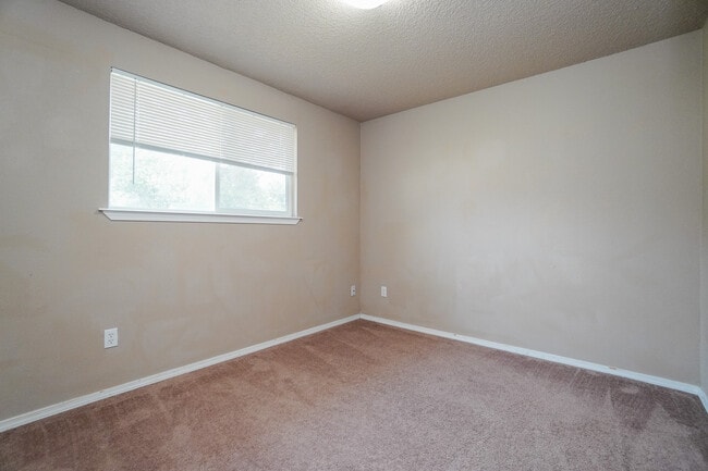 Building Photo - 2208 S Owyhee St
