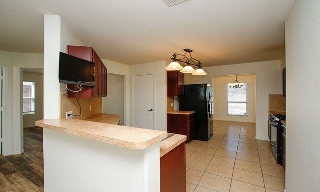 Building Photo - For Lease | 4 Bed, 2.5 Bath |2,314 Sq Ft |...