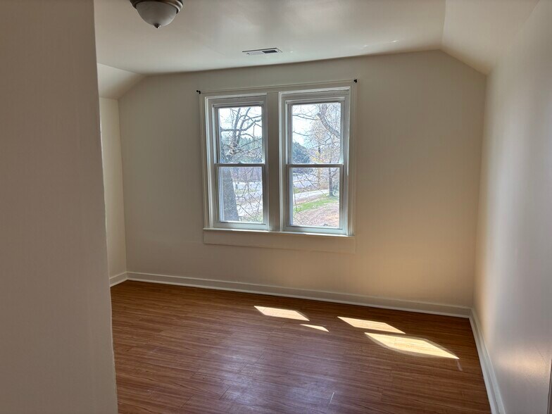 Upstairs bedroom - 9710 Chester Rd