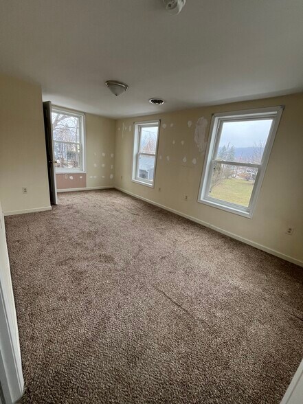 Building Photo - 428 E Front St