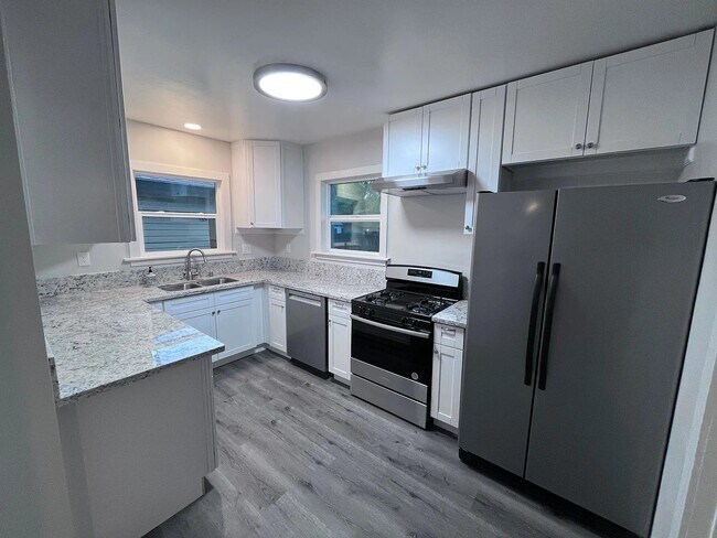 Building Photo - 3135 42nd St