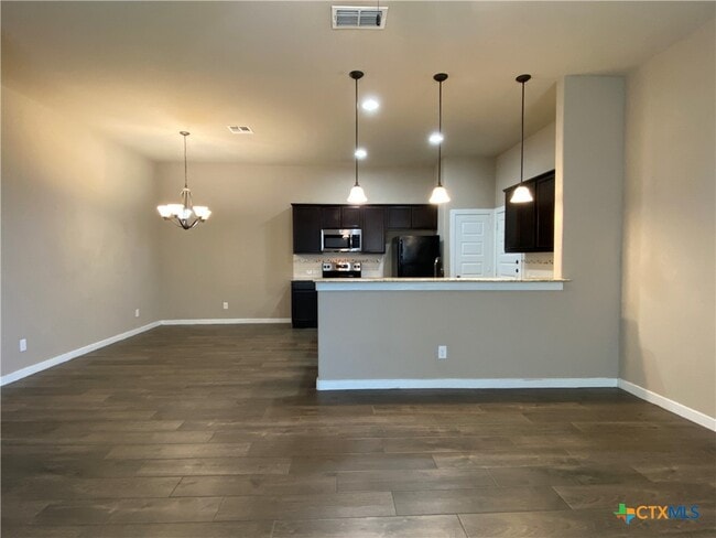 Building Photo - 2213 Avery Village