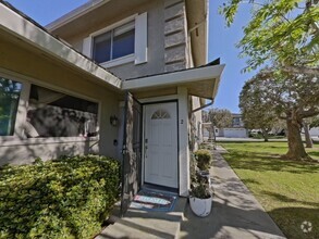 Building Photo - 2-Bedroom Townhome in Carpinteria – Pool, ...