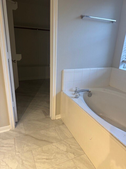 Building Photo - 17063 Clan MacGregor Dr