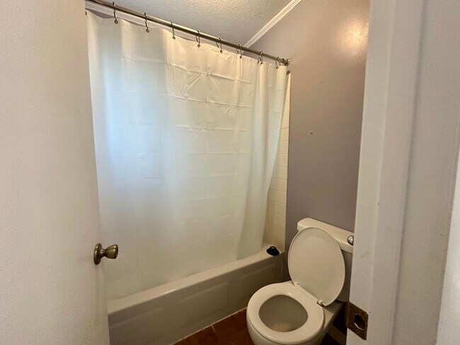 Building Photo - Beautiful large home for lease in Poplar B...