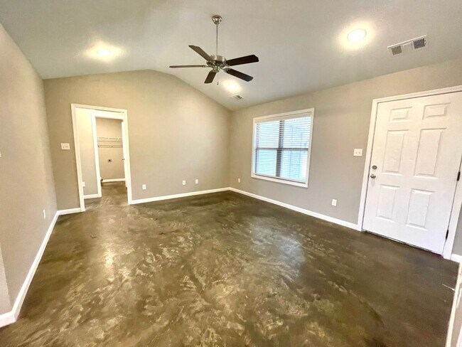 Building Photo - 3 Bedroom / 2 Bath In Pocahontas Available...