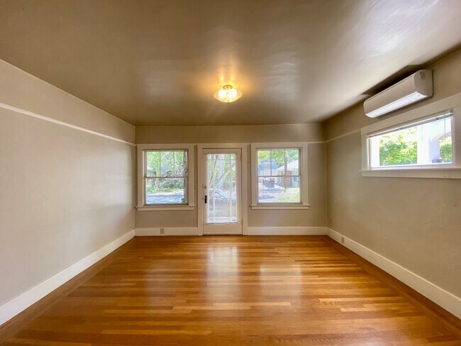 Building Photo - 926-932 35