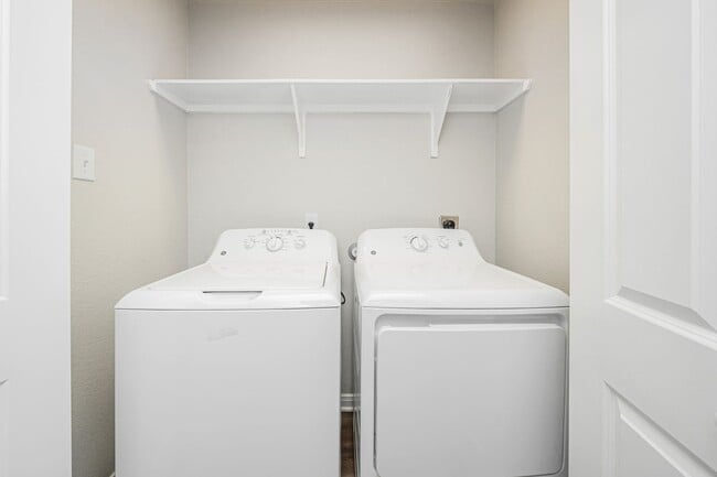 Building Photo - Your perfect escape from the hustle and bustle!