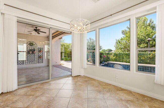 Building Photo - Encanterra Golf Community