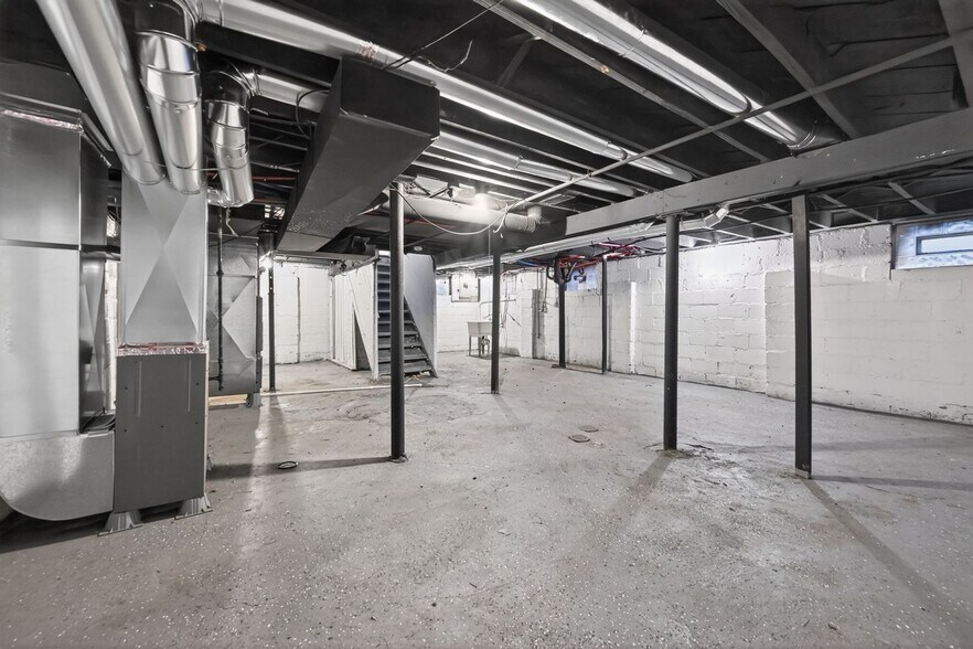 Building Photo - 16189 San Juan Dr