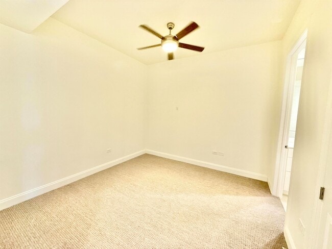 Building Photo - 717 Riverside Dr
