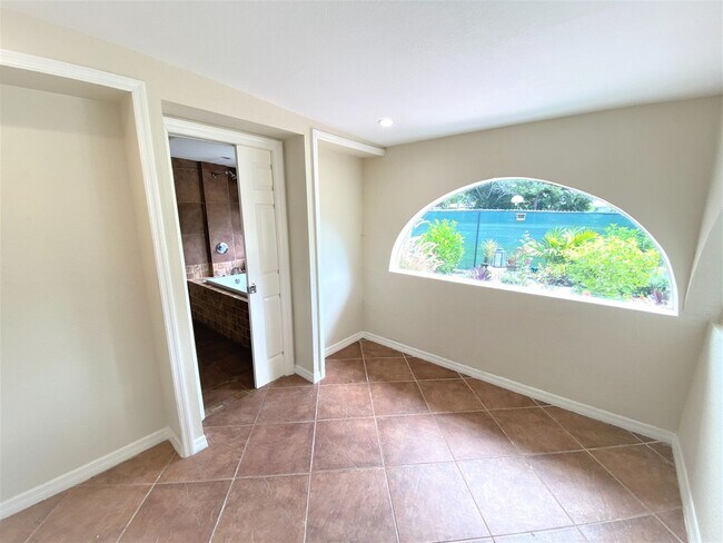 Building Photo - ** SOUTH NAPLES ** 4 BED / 3.5 BATH ** POOL** NO HOA ** PETS OK **ANNUAL **