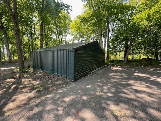 Building Photo - Private location overlooking Smiths Bay *2Bed*3bath