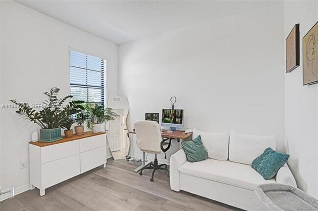 Building Photo - 650 NE 193rd Terrace