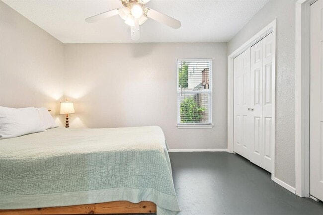 Building Photo - 8400 Sequoia Dr