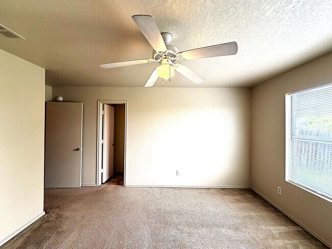 Building Photo - 5208 Lauren Lea Dr