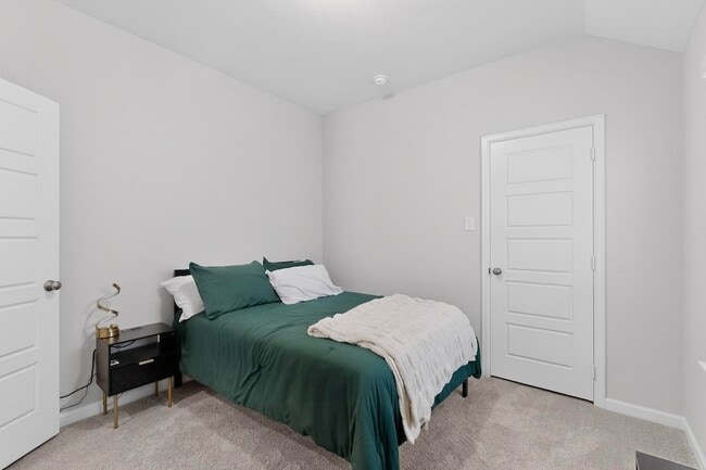 Building Photo - 2319 Kirkstall Wy