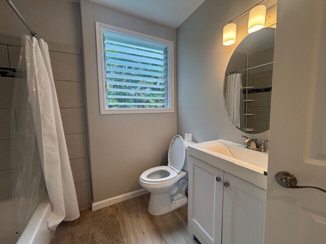 Building Photo - Gorgeous Four Bedroom / Two Bathroom On Usable Acreage