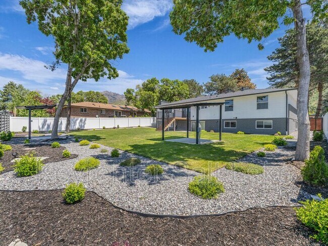 Building Photo - 7726 S 3500 E