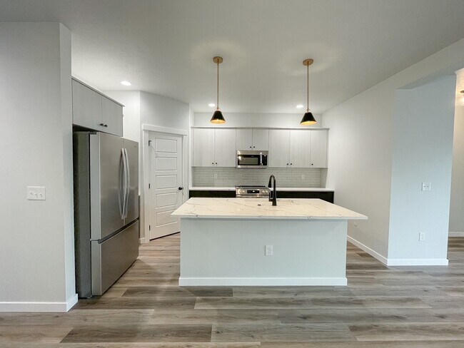 Building Photo - 4403 N Magical Crk Ave