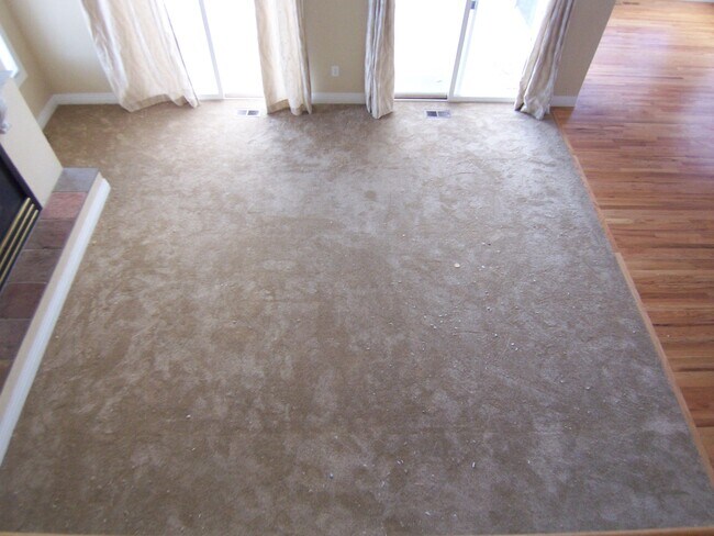 Building Photo - 7201 Dove Ct