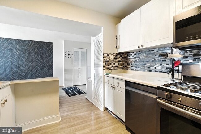 Building Photo - 5340 Holmes Run Pkwy