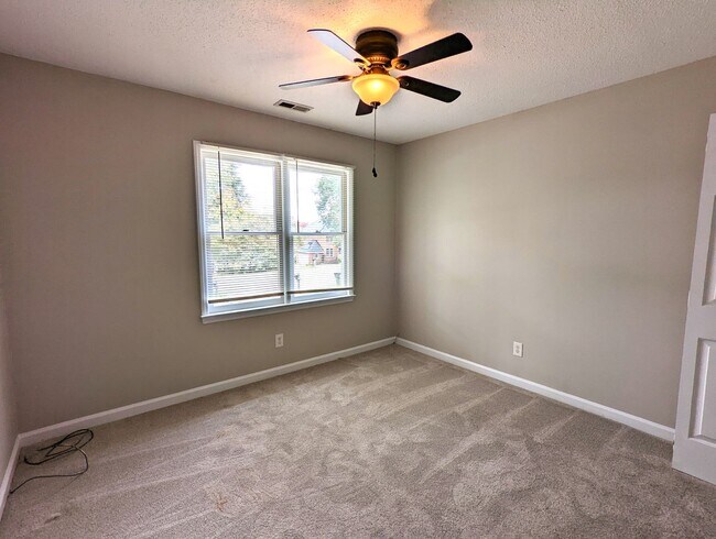 Building Photo - 4940 Harbour Towne Dr