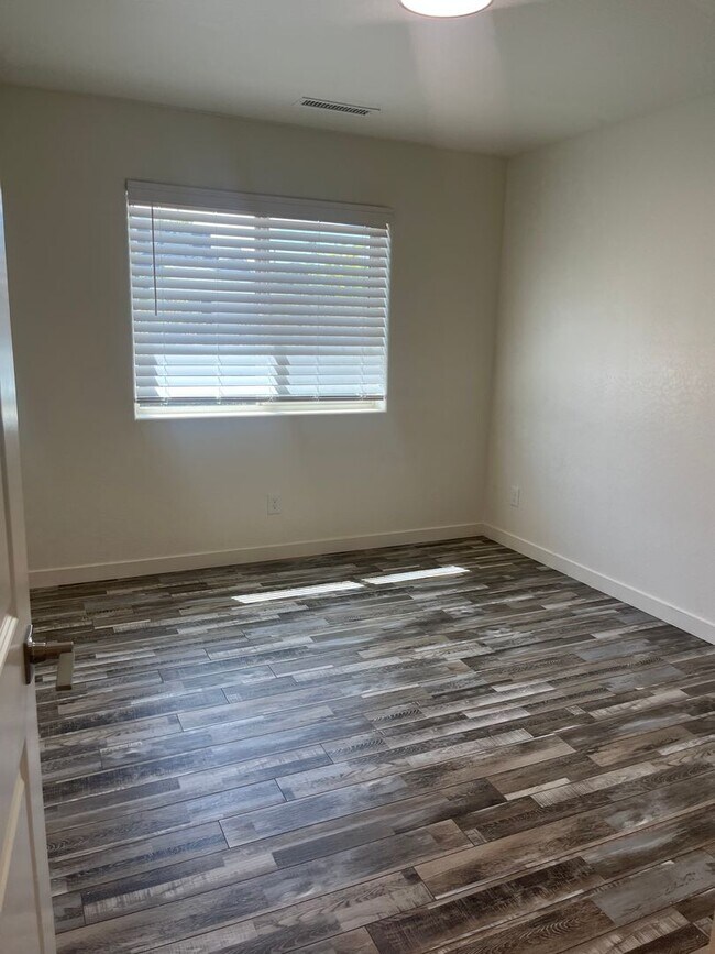 Building Photo - ***3 BEDROOM/2.5 BATHROOM IN PRESCOTT VALLEY***