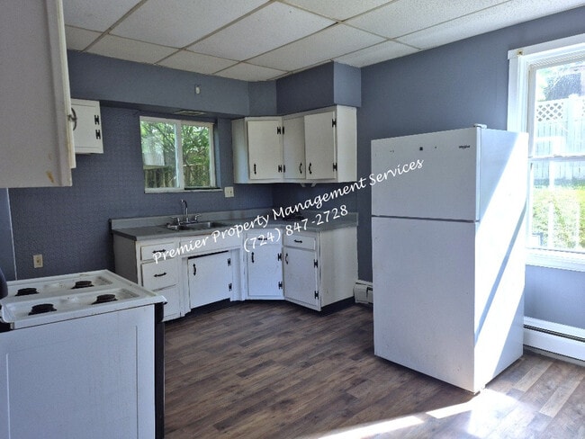 Building Photo - 421 Schiller St