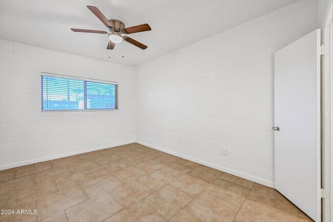 Building Photo - 1518 W Colter St