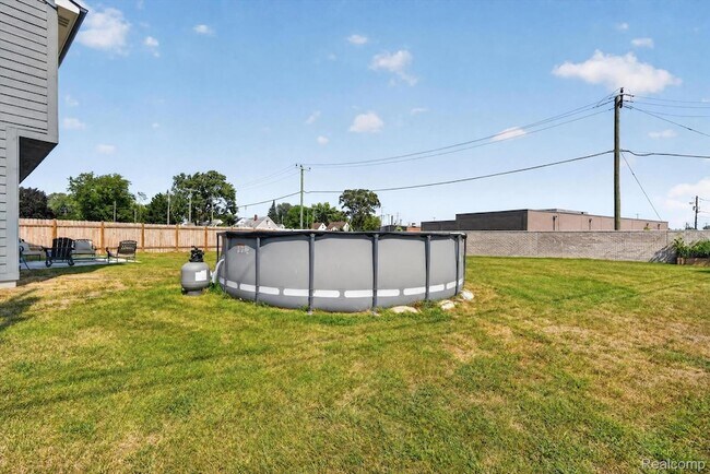 Building Photo - 25760 Groveland St