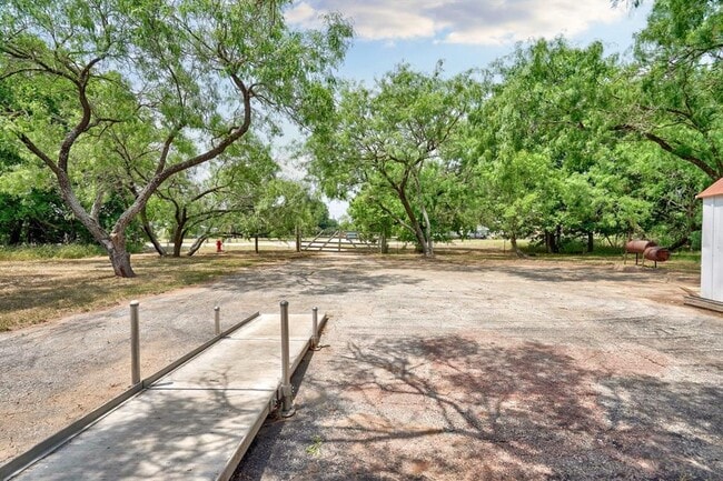 Building Photo - 301 Tatum Rd