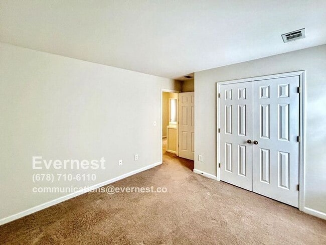 Building Photo - Comfortable 3-Bedroom Home with Prime Loca...