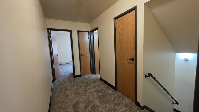 Building Photo - Spacious 2-Bedroom Townhouse w/ Water Incl...