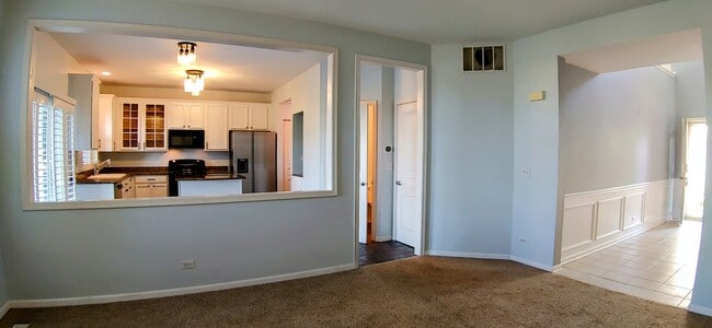Building Photo - 564 Woods Creek Ln